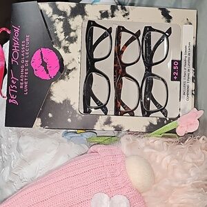 NWT BETSEY JOHNSON 2.50 READING GLASSES